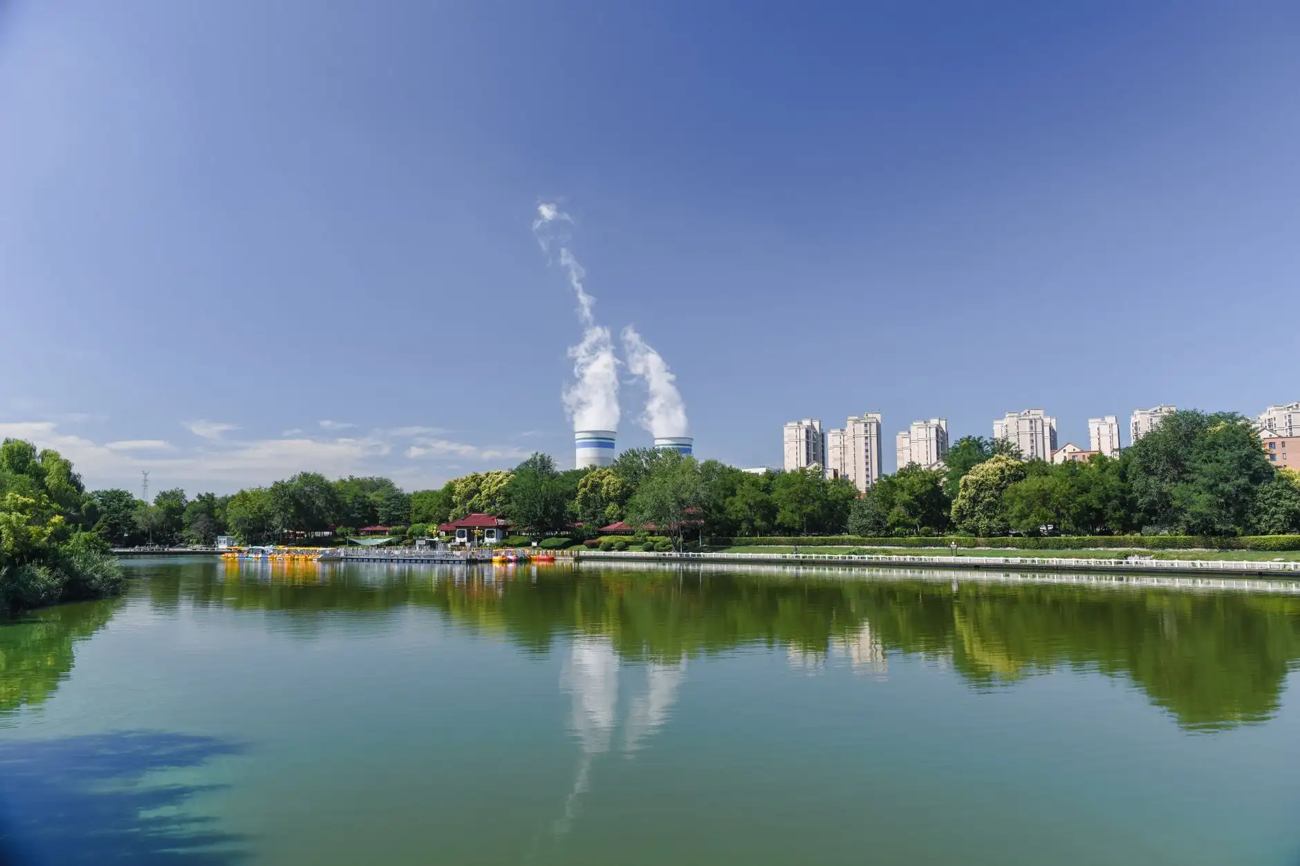 华北地区教学设备选型指南：录播系统与电子白板技术参数对比