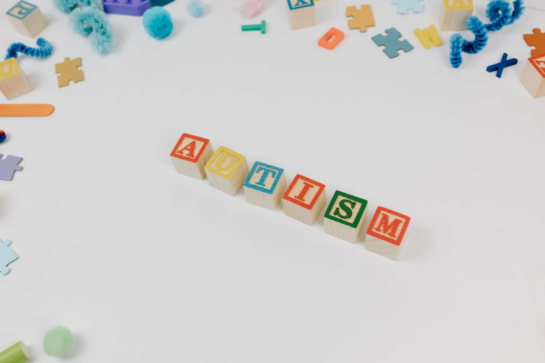 智慧校园教学设备选型指南：录播系统与电子白板的核心功能对比
