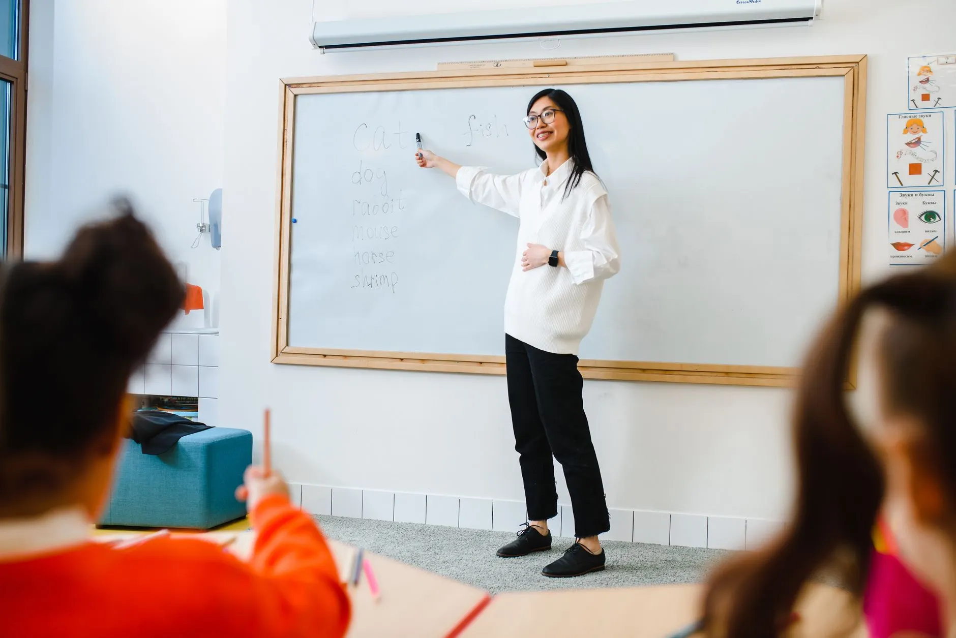 智慧校园教学设备选型对比：录播系统与电子白板的核心功能差异解析正文配图 1