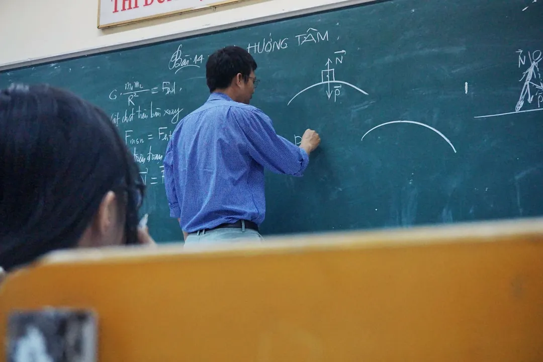教学设备升级对比：电子白板与智慧黑板选购要点分析正文配图 2