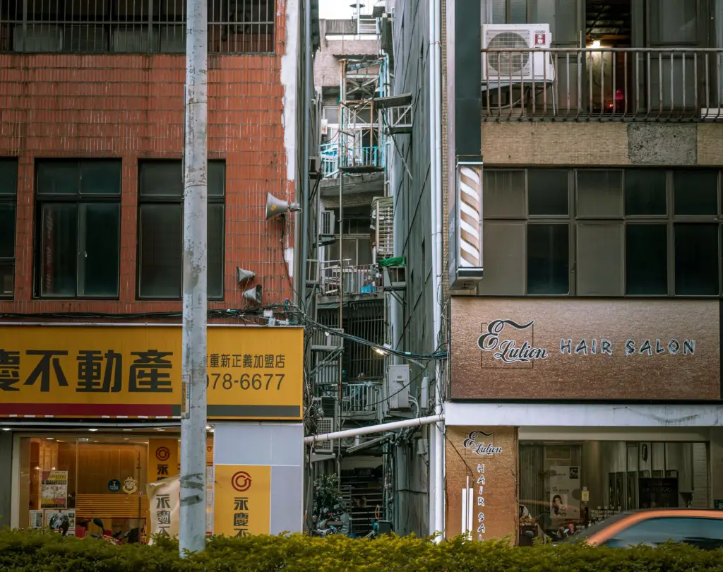华北地区中小学智慧校园建设中的教学设备选型对比
